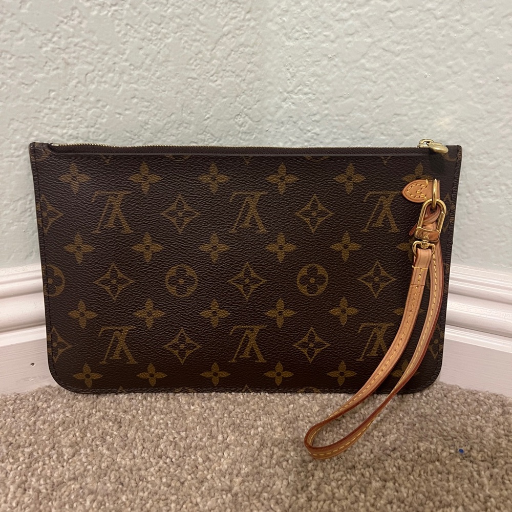 Louis Vuitton Brown and Tan Monogram Pouch - Picture 2 of 10